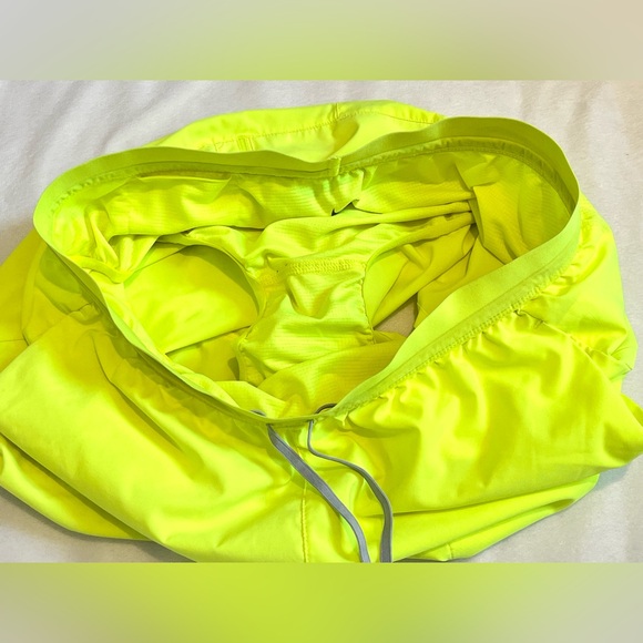 Nike Dri-Fit Women’s Fluorescent Yellow Running Shorts with Pockets Size Medium - Picture 11 of 16